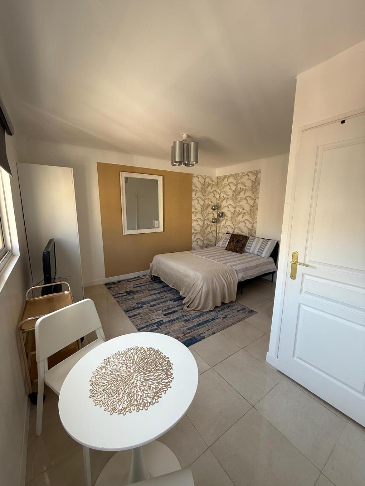 Appartement Carnot 2 *